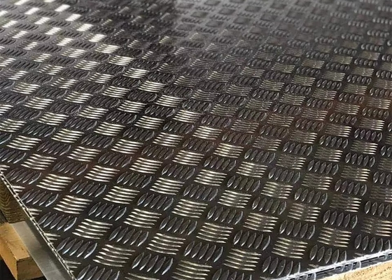 El panel de aluminio grabado en relieve pulido 3003 de la placa de la pisada 6061 T6 8m m 6m m