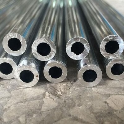 Tubo de aluminio ligero duradero sin costuras resistente a la corrosión para uso industrial