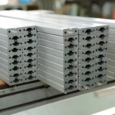 Perfil de extrusión de aluminio flexible personalizado de proveedor profesional para piezas y fabricación de moldes